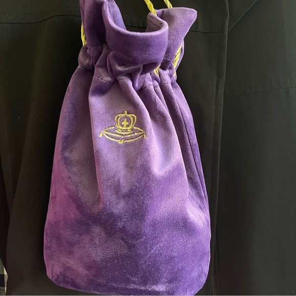 Crown 18 Years Velvety Gold Drawstring Storage Bag - Picture 7 of 7